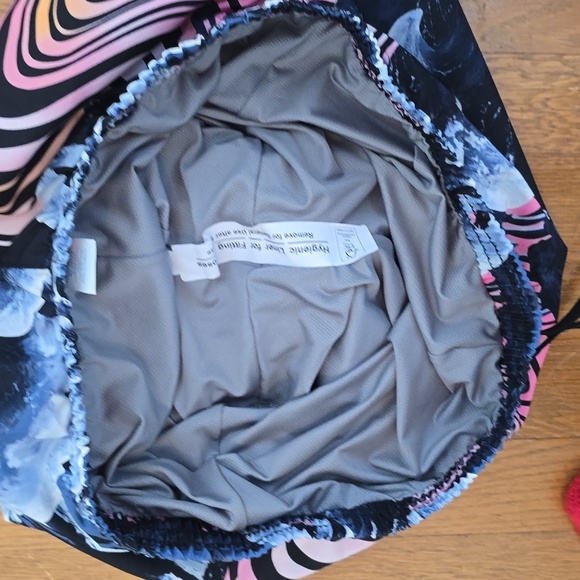 THEREABOUTS BRAND BOYS MULTI COLORED SWIM TRUNKS BOARD SHORTS SIZE XL 18/20 - Picture 6 of 15